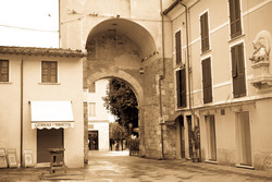 Porta a Pisa, Pietrasanta